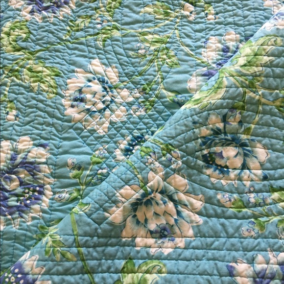 April Cornell Queen Size Comforter